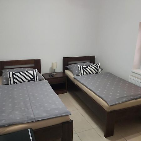 Reštaurácia-penzión ALTANA Ludanice Habitación foto
