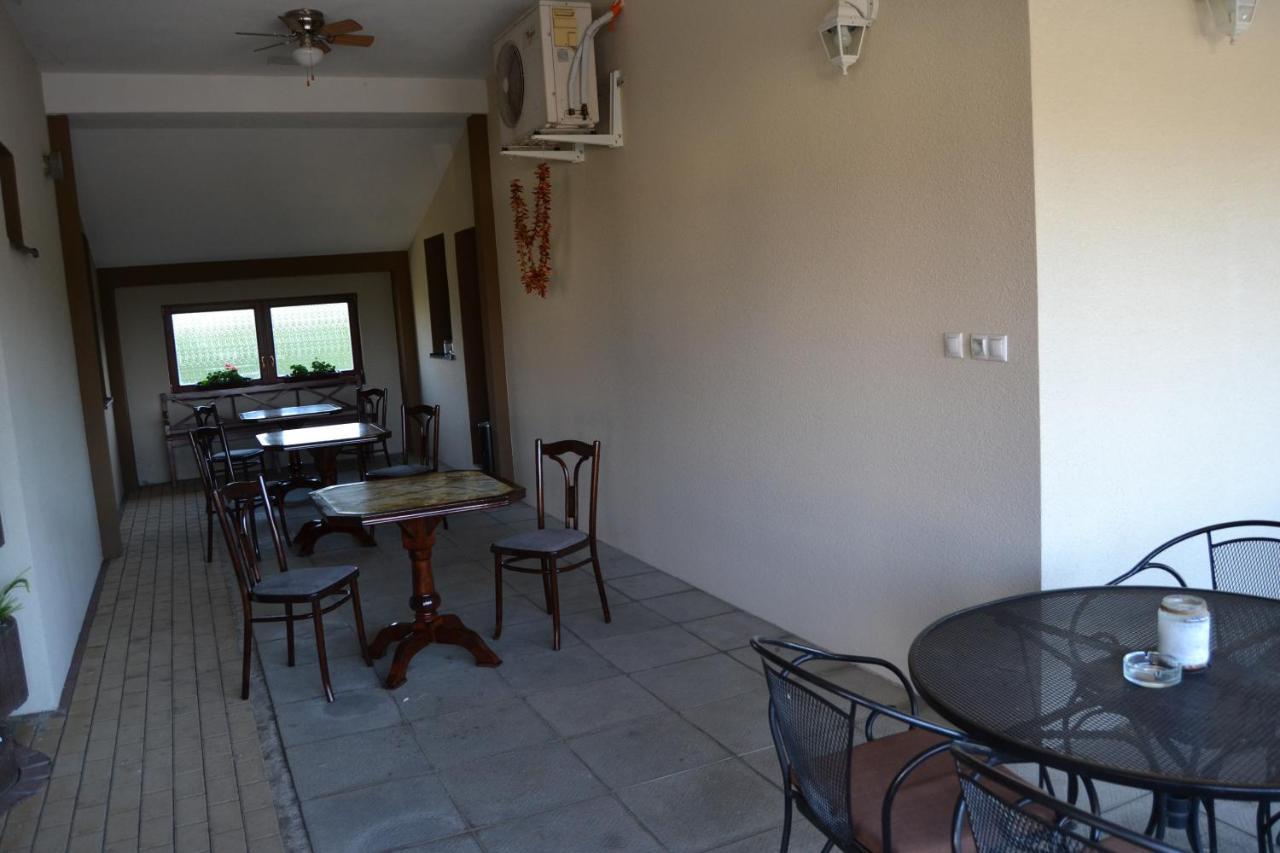 Reštaurácia-penzión ALTANA Ludanice Exterior foto