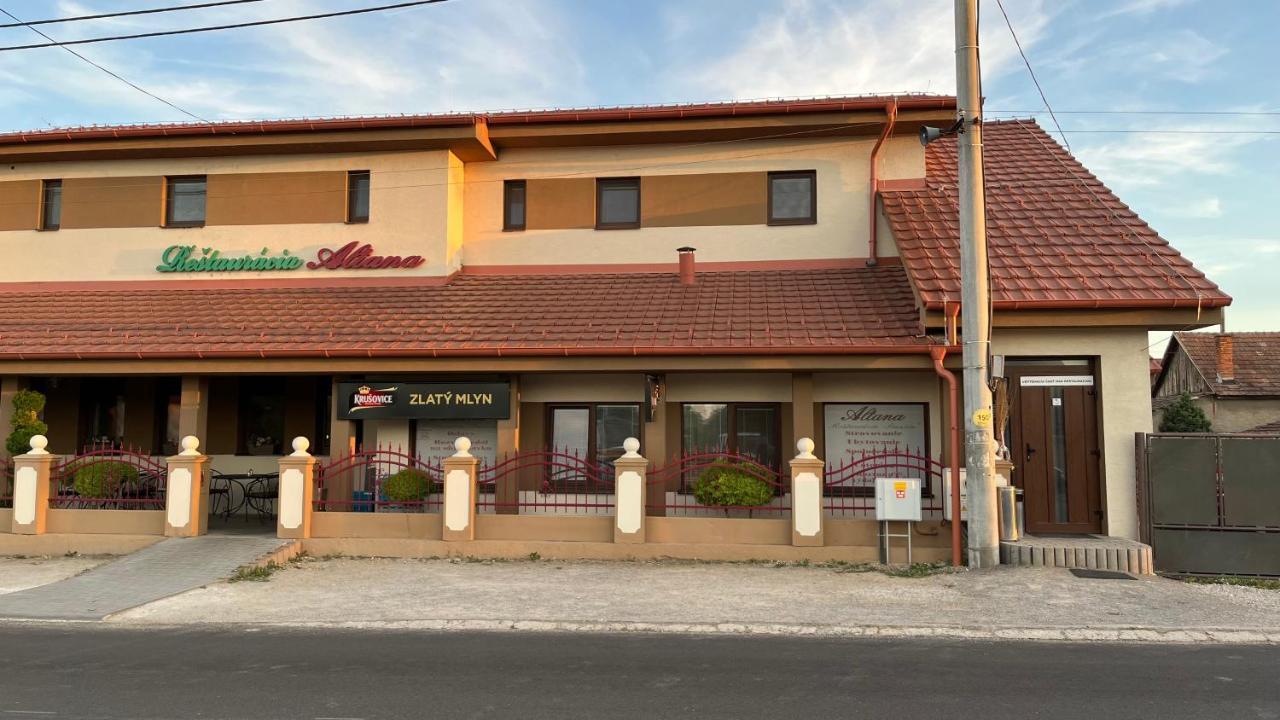 Reštaurácia-penzión ALTANA Ludanice Exterior foto