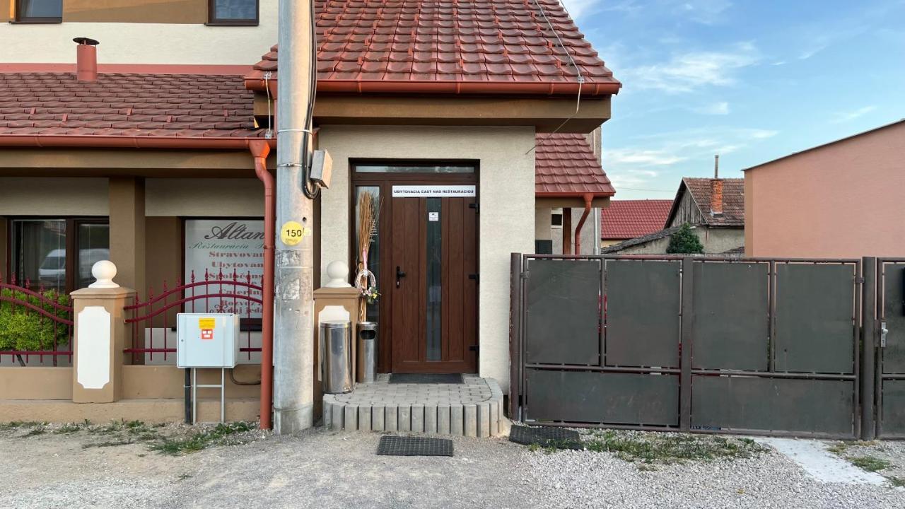 Reštaurácia-penzión ALTANA Ludanice Exterior foto